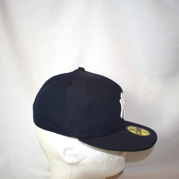 New Era New York Yankees Black Authentic Collection 59Fifty Fitted Hat - Picture 4 of 5